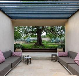 4 bedroom villa with infinity pool and sea views near Noto, Sicily, sleeps 8